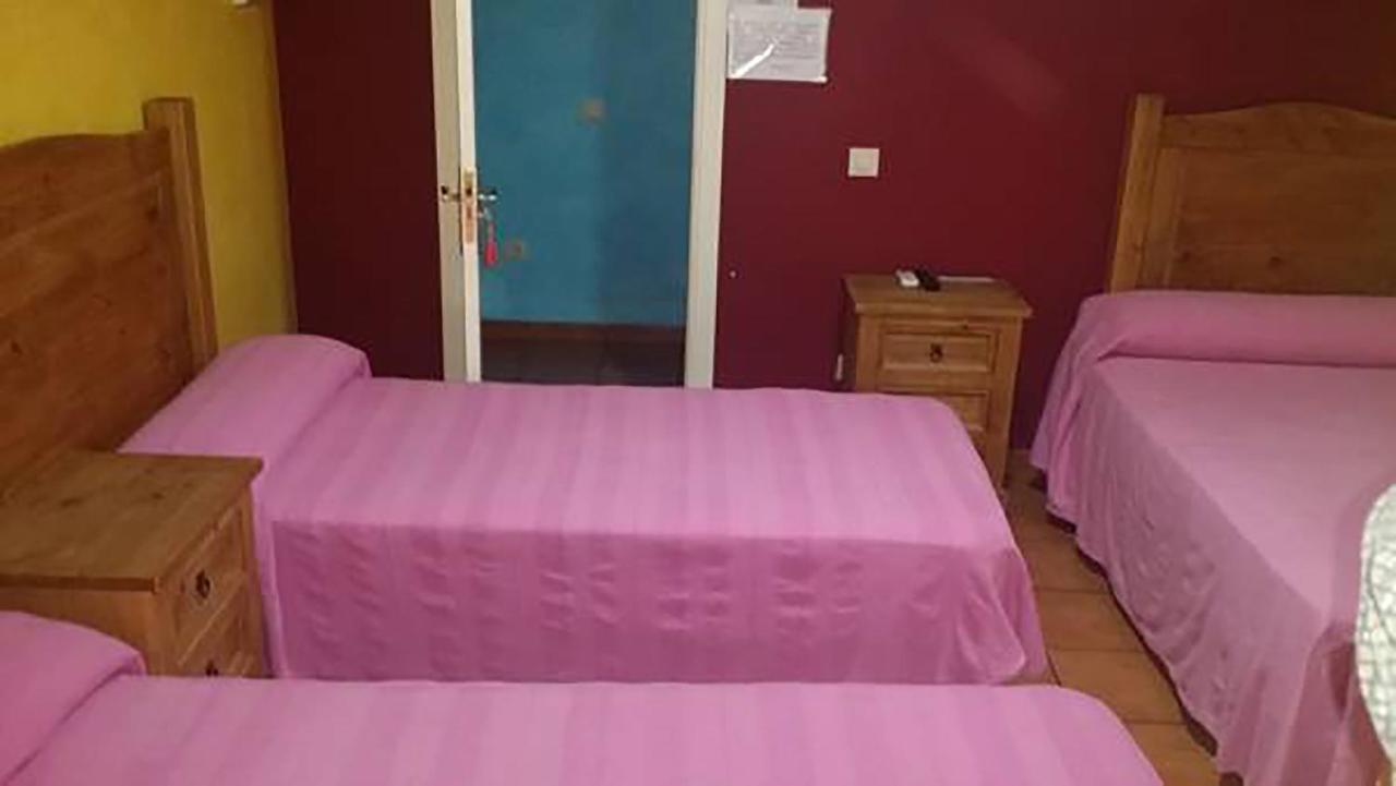 Hostal Velarde Talavera de la Reina Bagian luar foto