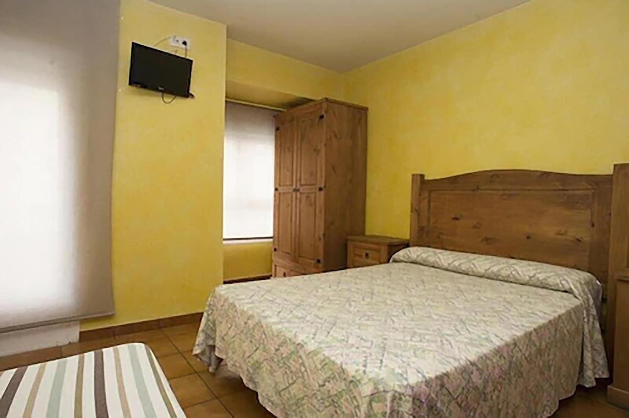 Hostal Velarde Talavera de la Reina Bagian luar foto