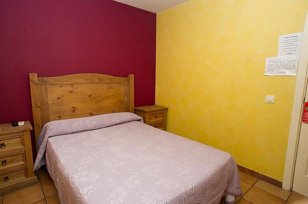 Hostal Velarde Talavera de la Reina Bagian luar foto